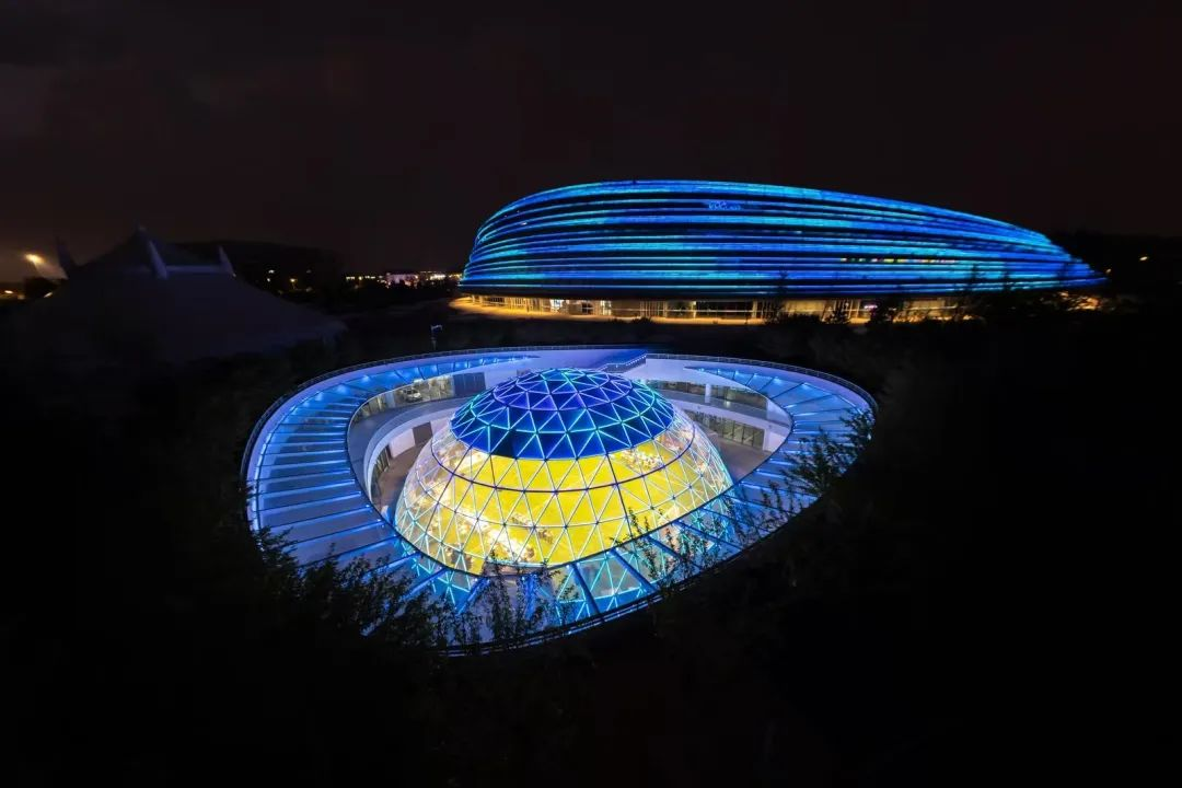 全球首个，正式启用！金年会·jinnian(金子招牌)LED炫彩点亮“熊猫眼”